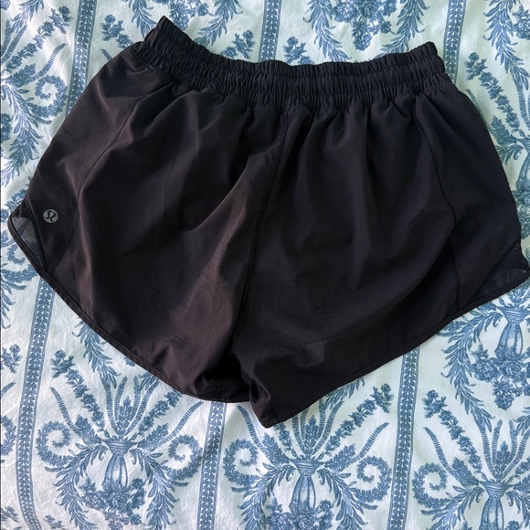 Lululemon Hotty Hot Short Low Rise 4" Lined Size 6 Black LW7ARLT Running Casual - Picture 4 of 6